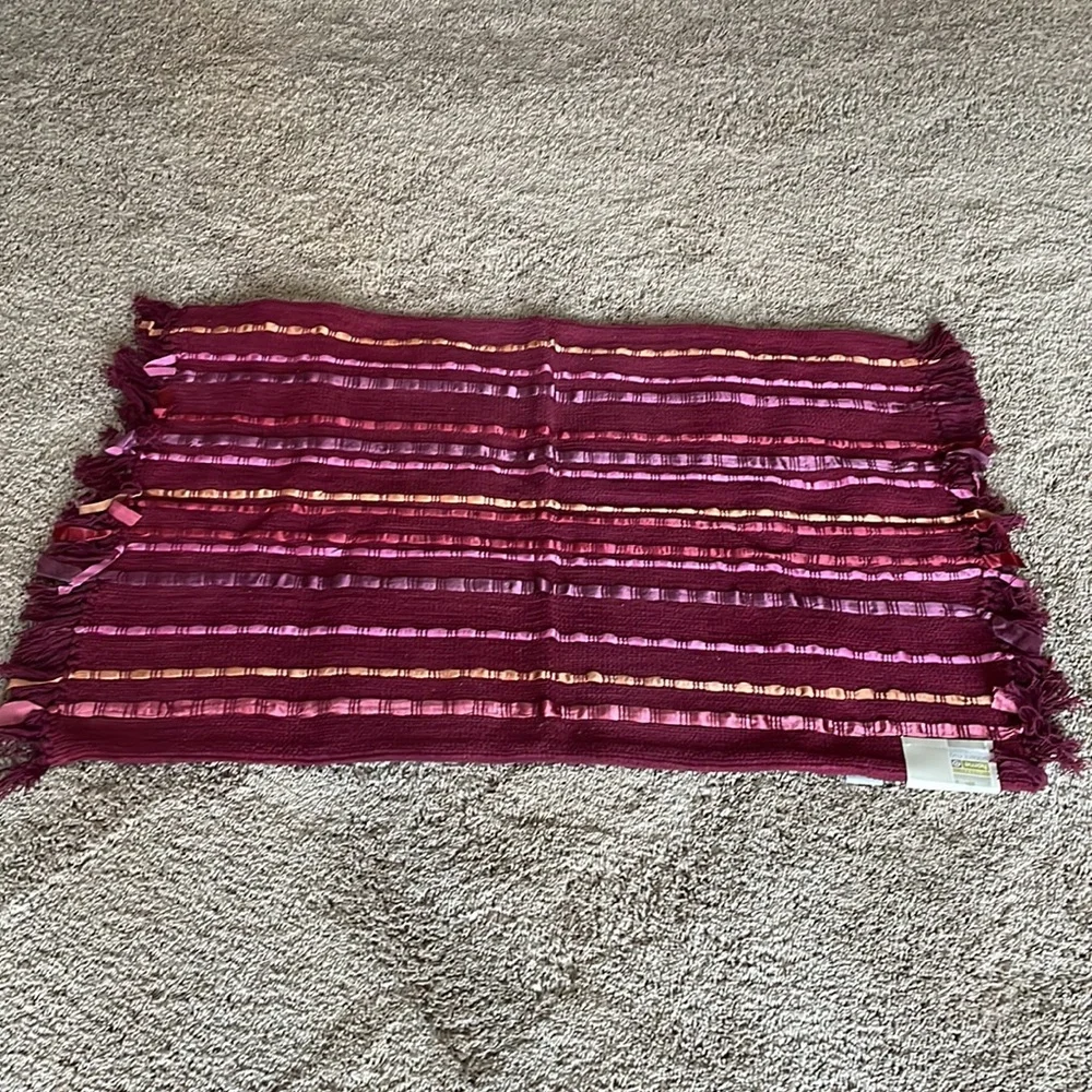 NWT burgundy Target braided rug size 30 in x 50 in